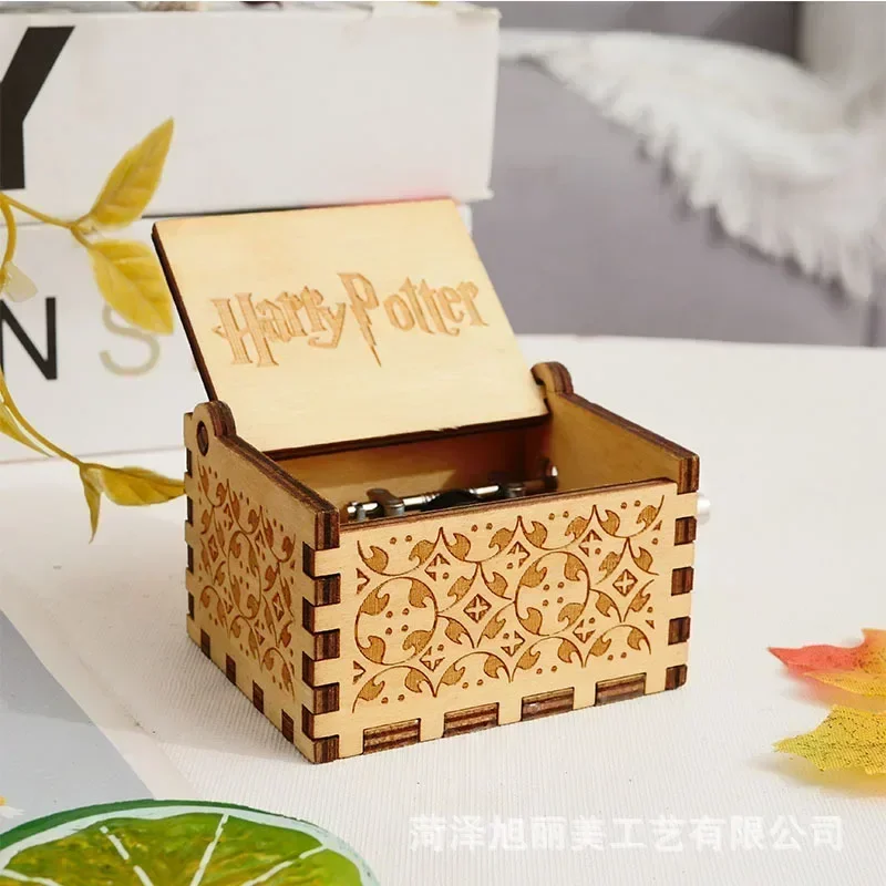 アニメテーマの手回しオルゴール木製アンティーク彫刻手回しオル - Chisel Set Wood のレビューと価格