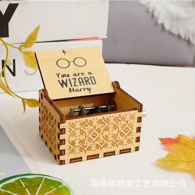 アニメテーマの手回しオルゴール木製アンティーク彫刻手回しオル - Chisel Set Wood のレビューと価格